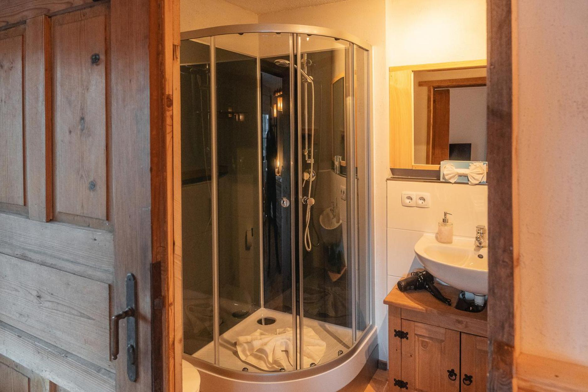Hostel - Ron'S Guesthouse Oberstdorf Ngoại thất bức ảnh