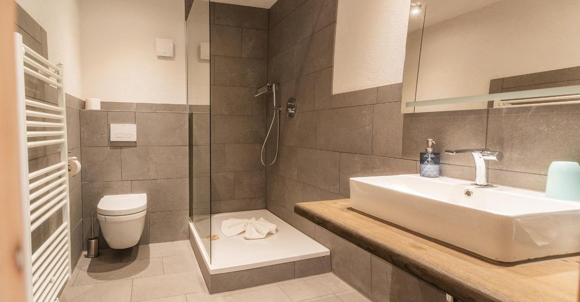 Hostel - Ron'S Guesthouse Oberstdorf Ngoại thất bức ảnh